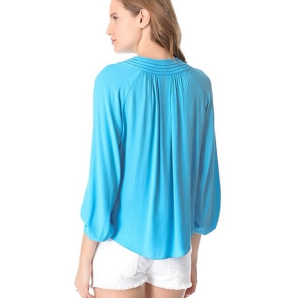 Diane Von Furstenberg Cornflower Blue Acquilina
Blouse Size 4 $268 - Picture 8 of 8